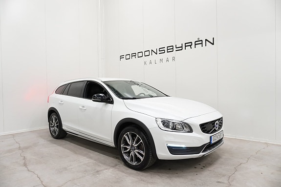 Volvo V60 Cross Country 2 of 26