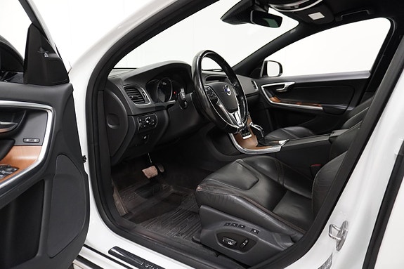 Volvo V60 Cross Country 9 of 26
