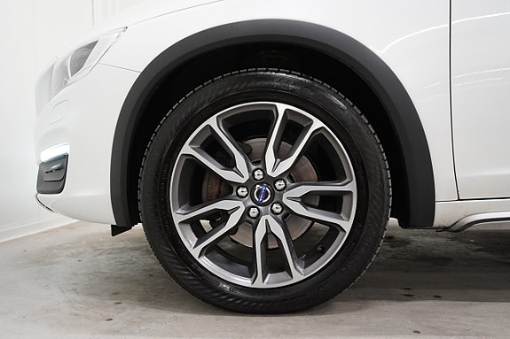 Volvo V60 Cross Country 8 of 26