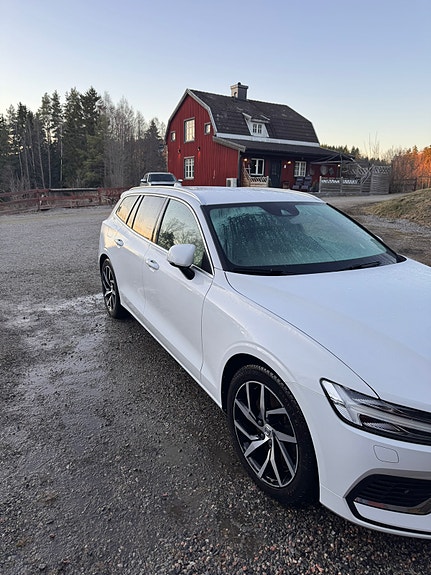 Volvo V60 2 of 23
