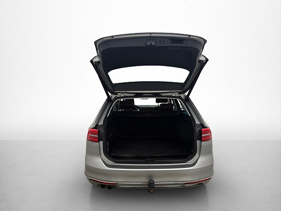 Volkswagen Passat 9 of 30