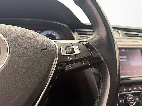 Volkswagen Passat 18 of 30