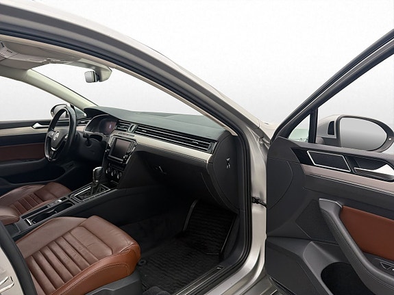 Volkswagen Passat 11 of 30