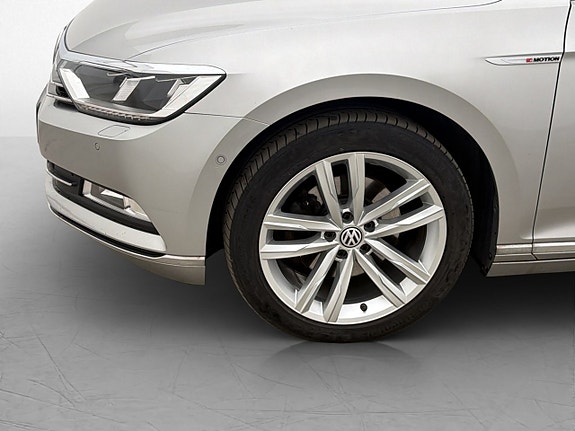 Volkswagen Passat 27 of 30