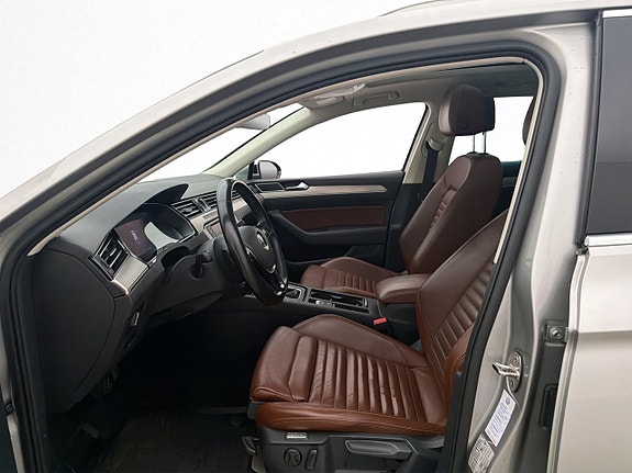Volkswagen Passat 16 of 30