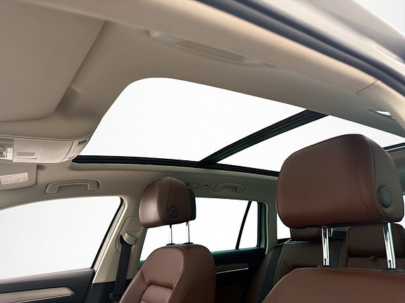 Volkswagen Passat 17 of 30