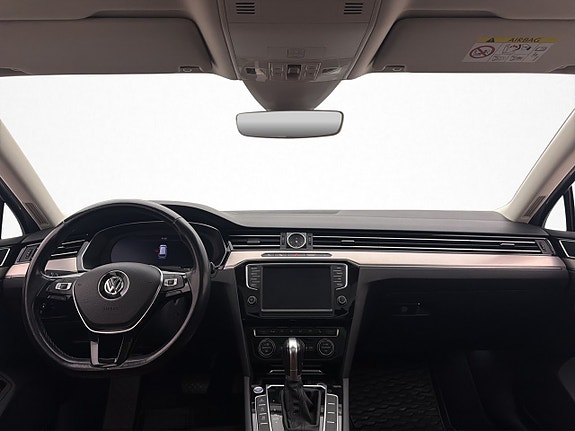 Volkswagen Passat 13 of 30