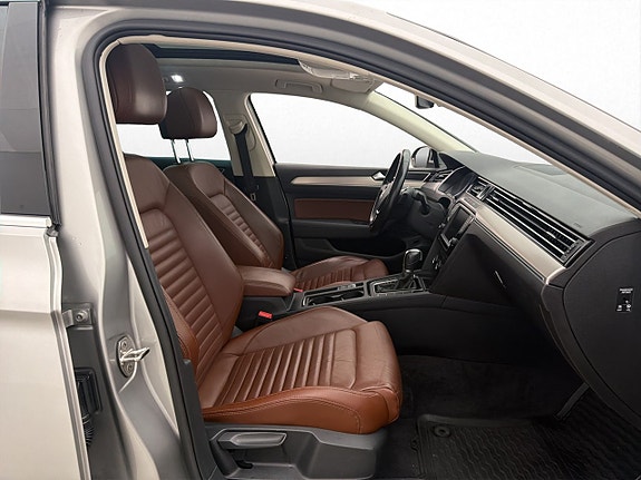 Volkswagen Passat 10 of 30
