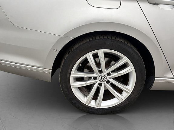 Volkswagen Passat 29 of 30