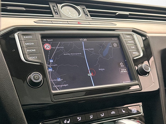 Volkswagen Passat 21 of 30