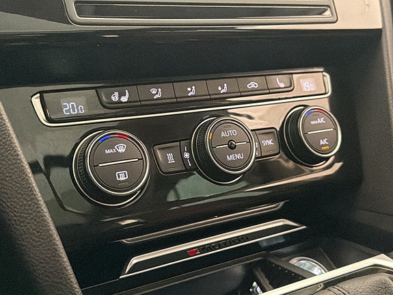 Volkswagen Passat 24 of 30