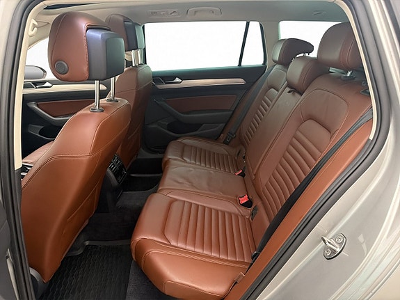 Volkswagen Passat 12 of 30