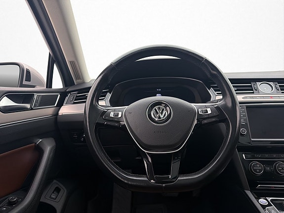 Volkswagen Passat 14 of 30
