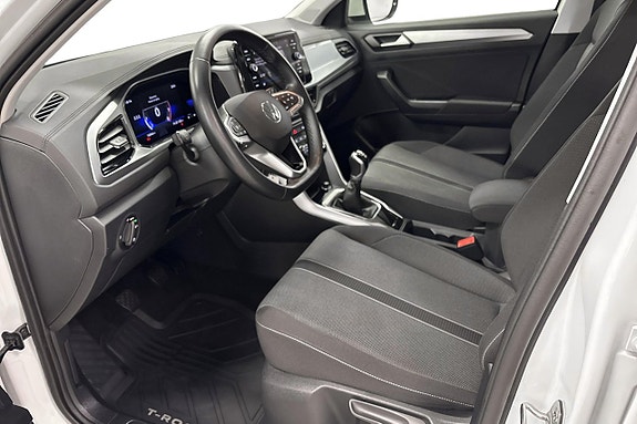 Volkswagen T-Roc 13 of 21