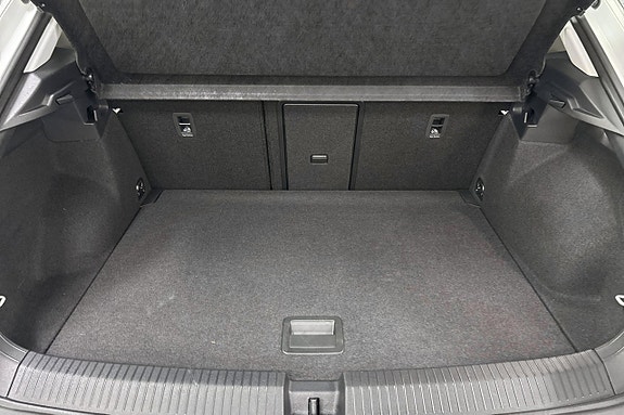 Volkswagen T-Roc 17 of 21