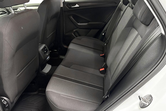 Volkswagen T-Roc 16 of 21