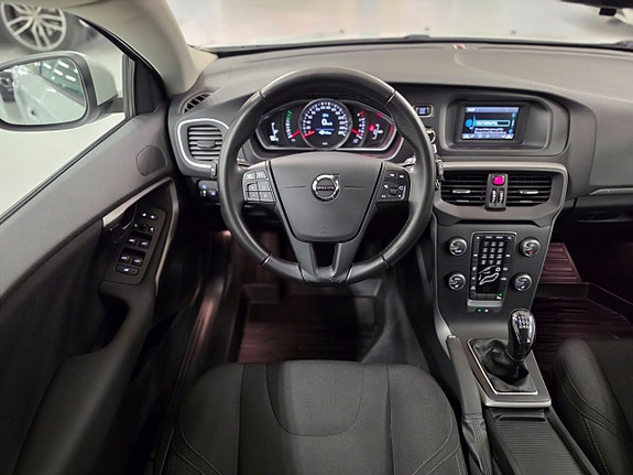 Volvo V40 12 of 21
