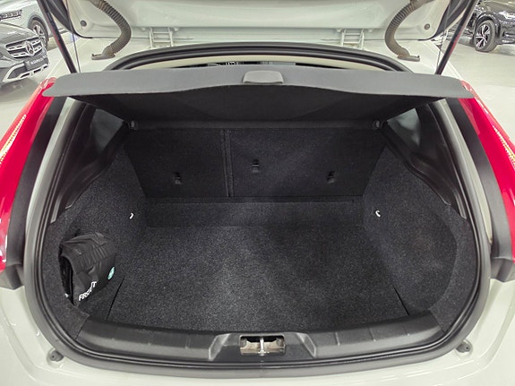 Volvo V40 8 of 21