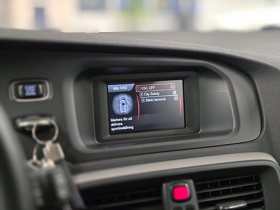 Volvo V40 17 of 21