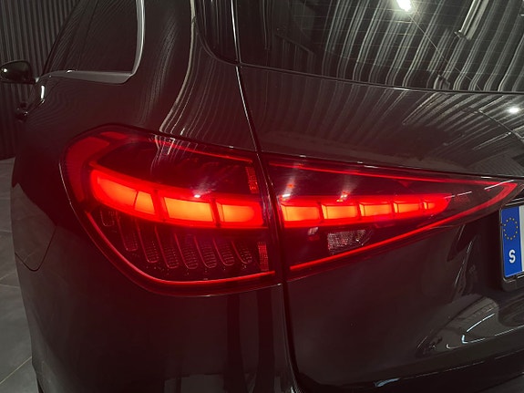 Mercedes-Benz C200 8 of 16