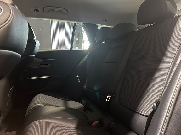 Mercedes-Benz C200 12 of 16