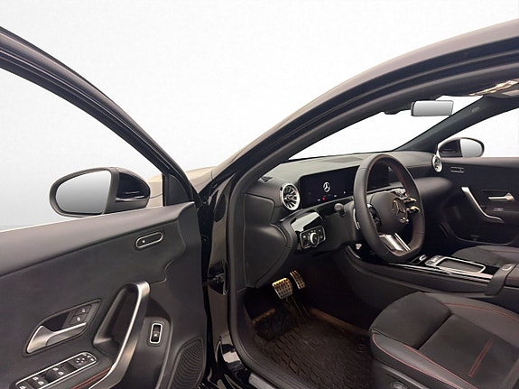 Mercedes-Benz A250 e 12 of 30