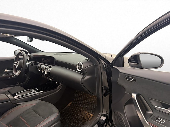Mercedes-Benz A250 e 30 of 30