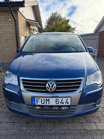 Volkswagen Touran 3 of 5