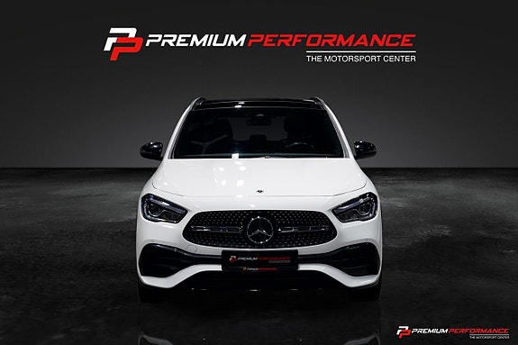 Mercedes-Benz GLA200 3 of 24