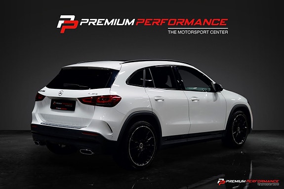 Mercedes-Benz GLA200 2 of 24