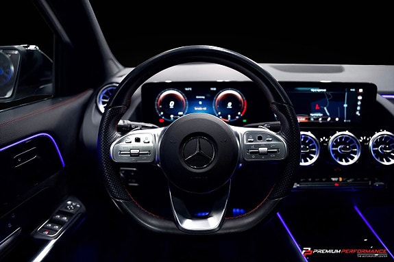 Mercedes-Benz GLA200 11 of 24