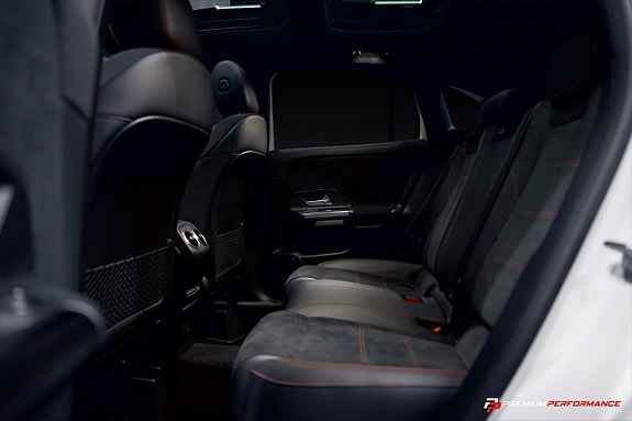 Mercedes-Benz GLA200 21 of 24
