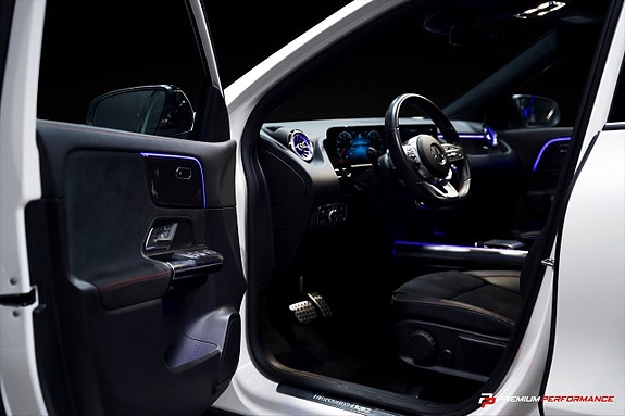 Mercedes-Benz GLA200 6 of 24