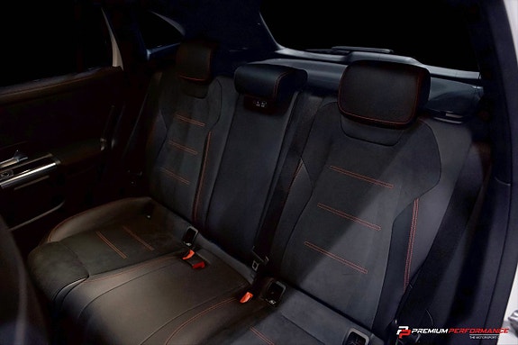 Mercedes-Benz GLA200 22 of 24