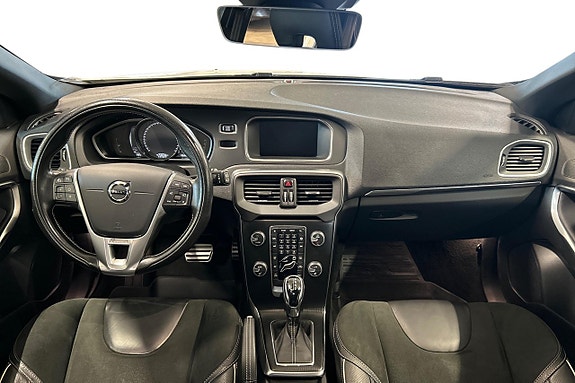 Volvo V40 12 of 25