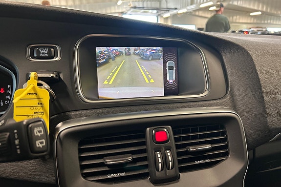 Volvo V40 19 of 25