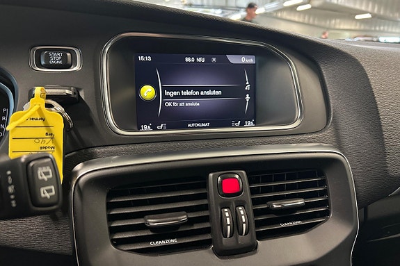 Volvo V40 21 of 25