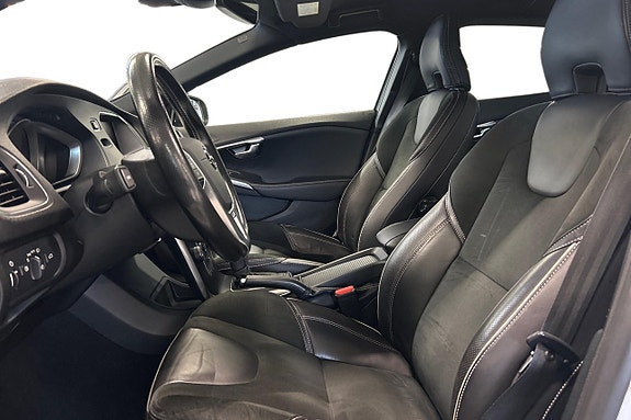 Volvo V40 13 of 25