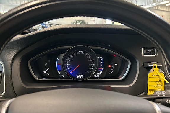 Volvo V40 17 of 25