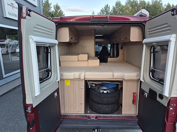 Pössl Roadcar 640 långbäddar, dragkrok, solcell, multimedia, luftfjädring 9 of 26