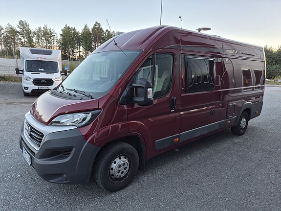 Pössl Roadcar 640 långbäddar, dragkrok, solcell, multimedia, luftfjädring 4 of 26
