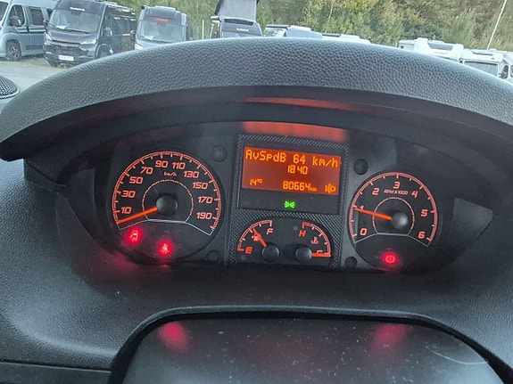 Pössl Roadcar 640 långbäddar, dragkrok, solcell, multimedia, luftfjädring 24 of 26