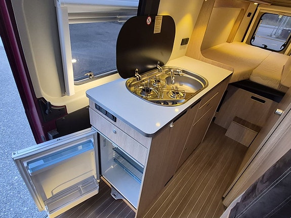 Pössl Roadcar 640 långbäddar, dragkrok, solcell, multimedia, luftfjädring 14 of 26
