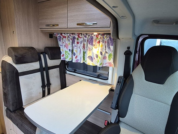 Pössl Roadcar 640 långbäddar, dragkrok, solcell, multimedia, luftfjädring 12 of 26