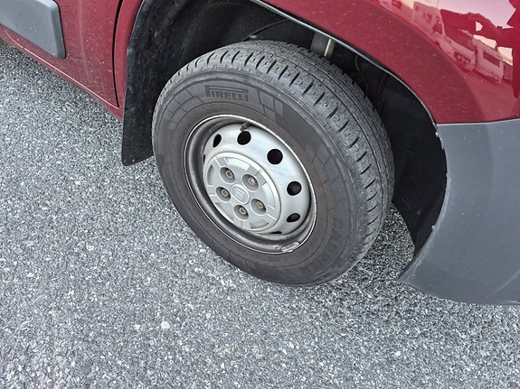 Pössl Roadcar 640 långbäddar, dragkrok, solcell, multimedia, luftfjädring 3 of 26