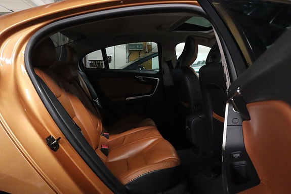 Volvo S60 11 of 30