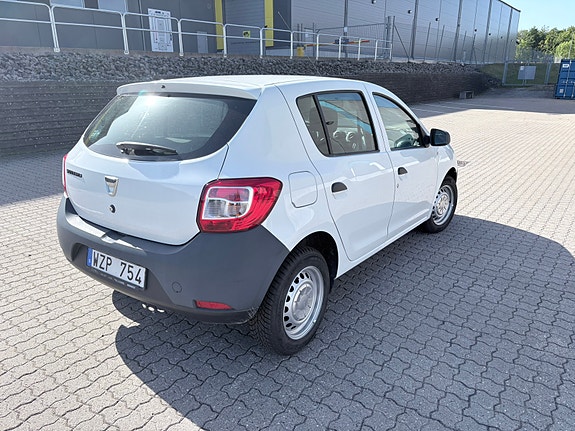 Dacia Sandero 4 of 6
