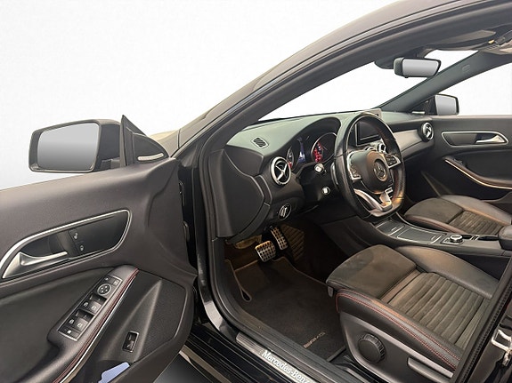 Mercedes-Benz CLA250 8 of 26