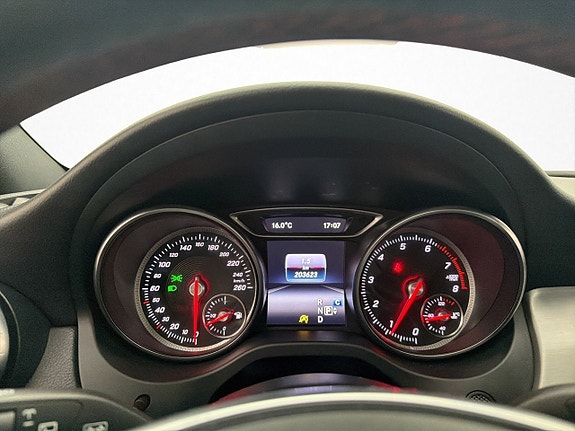 Mercedes-Benz CLA250 16 of 26