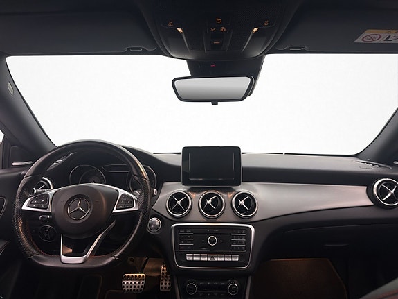 Mercedes-Benz CLA250 14 of 26
